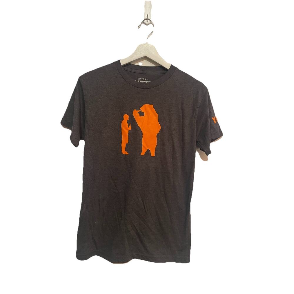 YETI Bear & Man Sharing Drink | Gray/Orange Short Sleeve Shirt‎ | Size Adult S